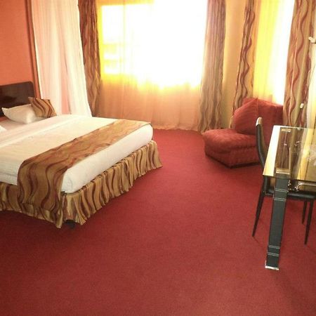 Royal City Dubai Complex Kisumu Buitenkant foto