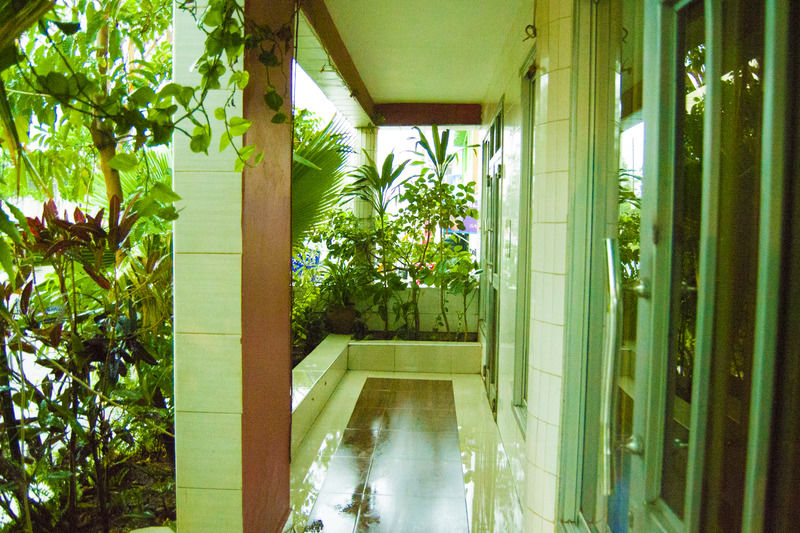 Royal City Dubai Complex Kisumu Buitenkant foto