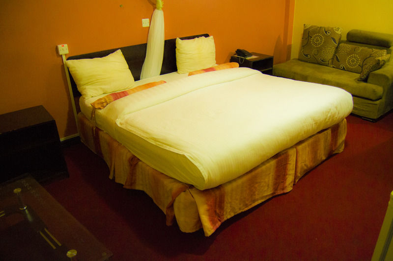 Royal City Dubai Complex Kisumu Buitenkant foto