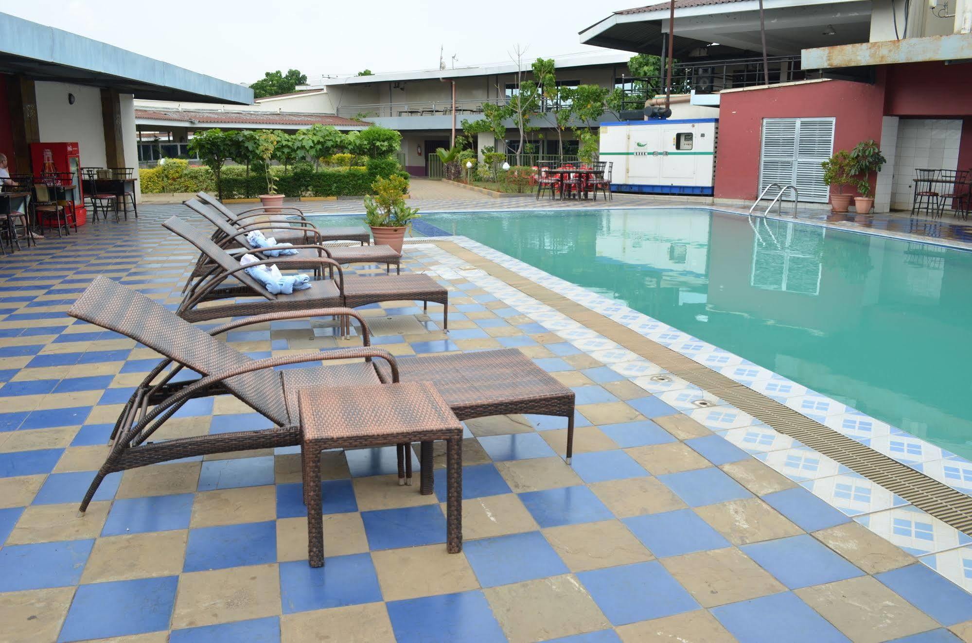 Royal City Dubai Complex Kisumu Buitenkant foto