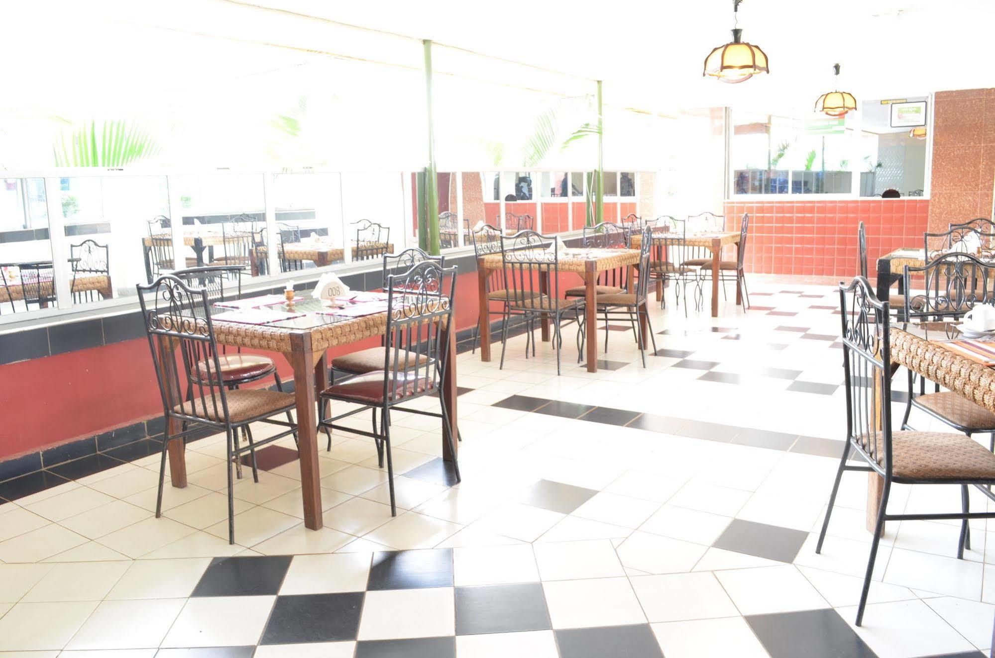 Royal City Dubai Complex Kisumu Buitenkant foto