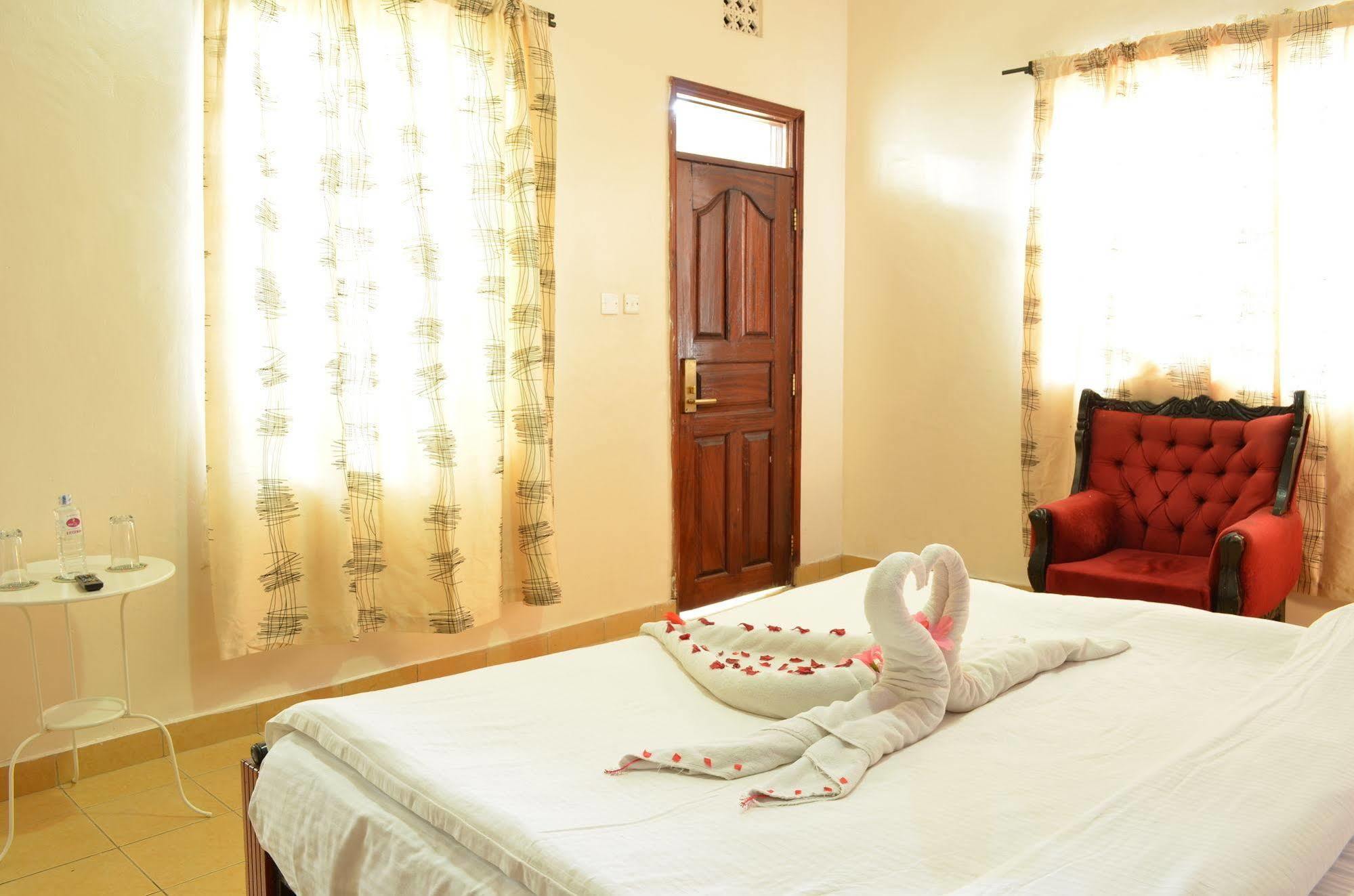 Royal City Dubai Complex Kisumu Buitenkant foto