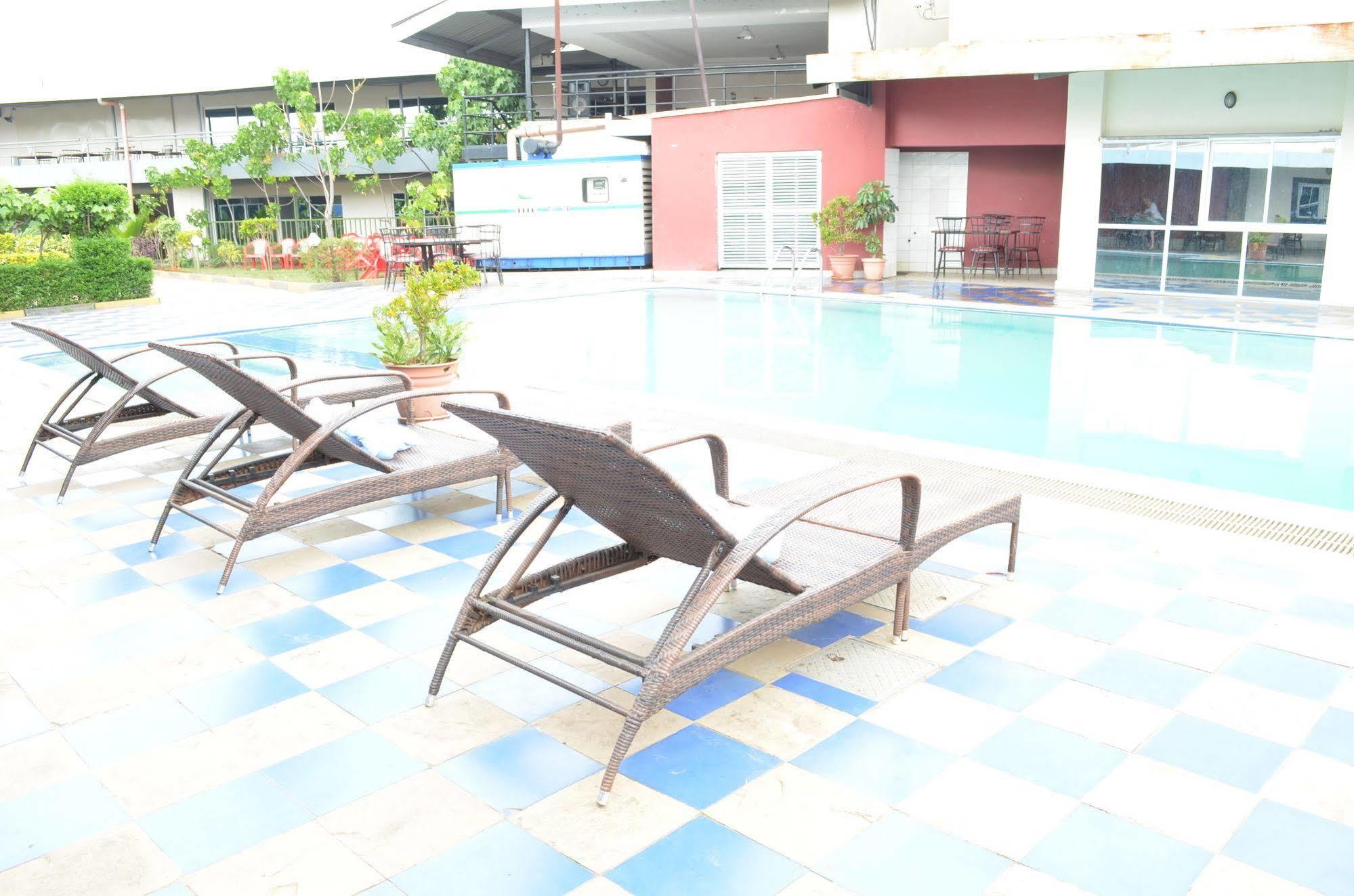 Royal City Dubai Complex Kisumu Buitenkant foto