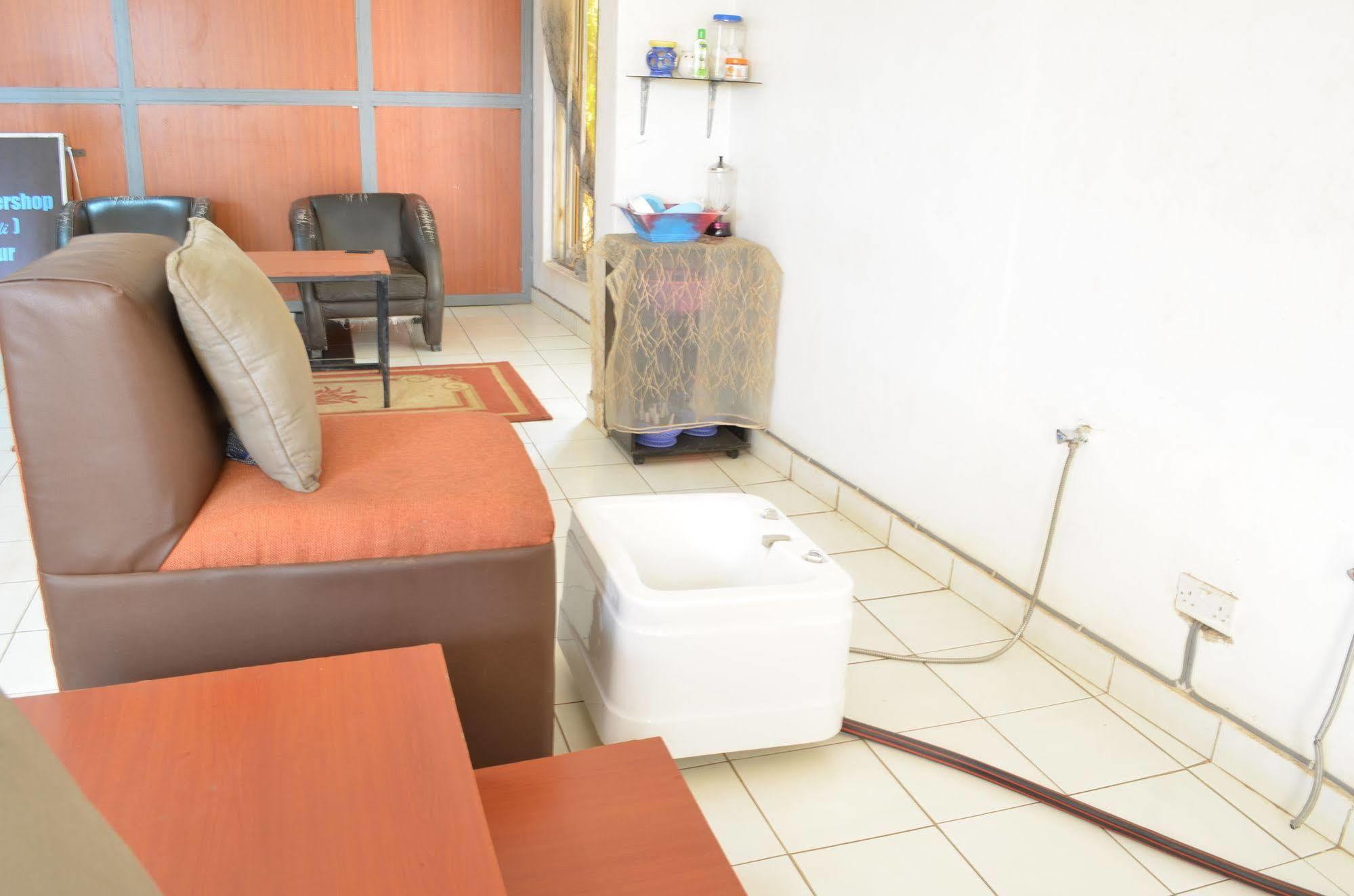 Royal City Dubai Complex Kisumu Buitenkant foto