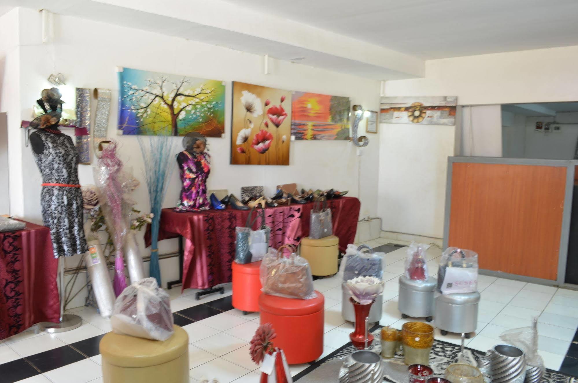 Royal City Dubai Complex Kisumu Buitenkant foto