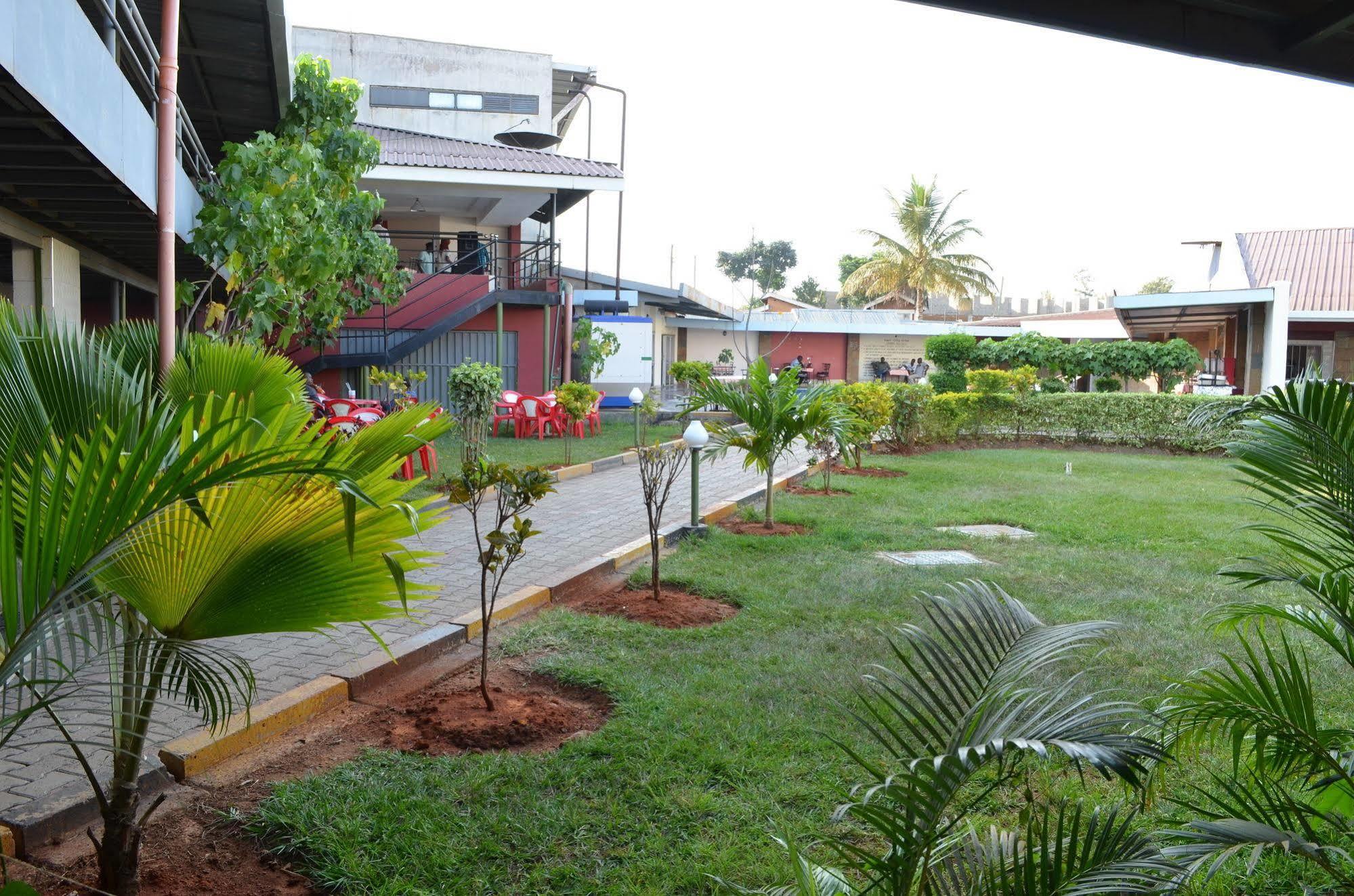 Royal City Dubai Complex Kisumu Buitenkant foto