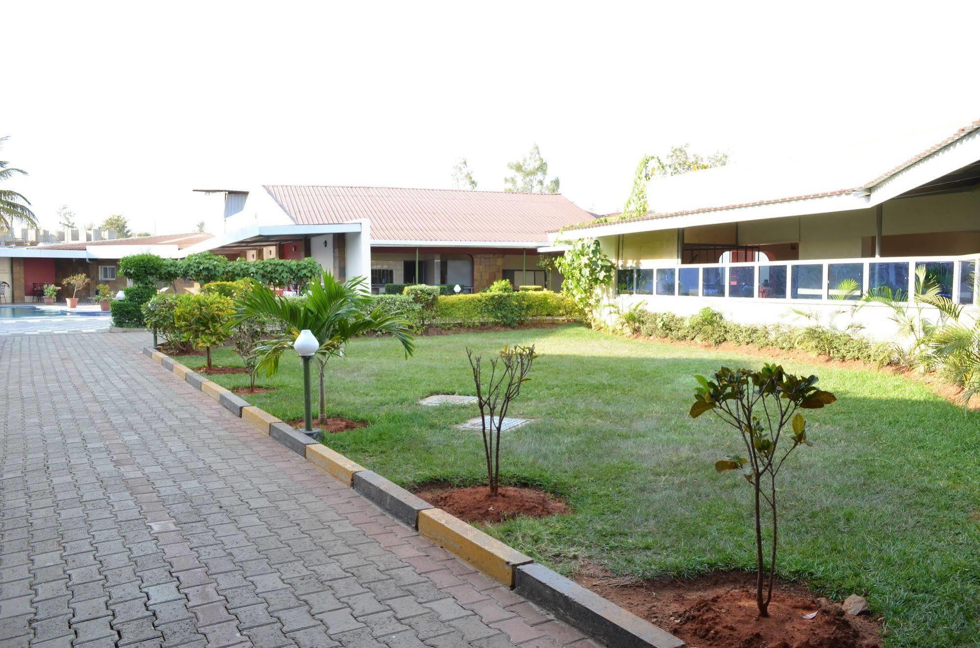 Royal City Dubai Complex Kisumu Buitenkant foto